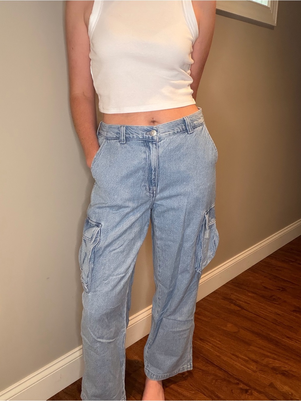 Madewell Light Wash Low-Slung Cargo Jeans - Picture 2 of 8